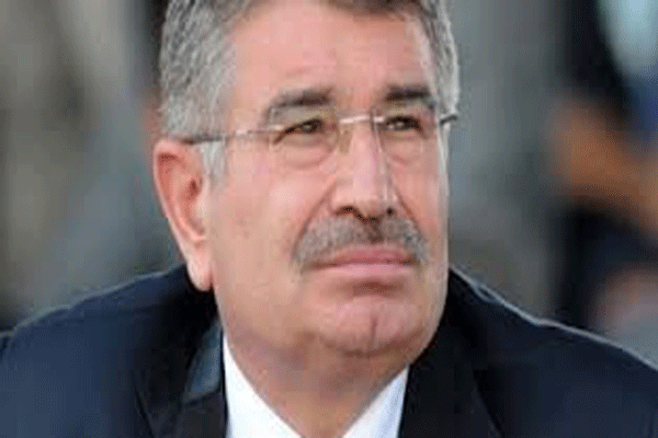 تعرض وزير الداخلية التركية للقذف بالحجارة فى محافظة هكارى