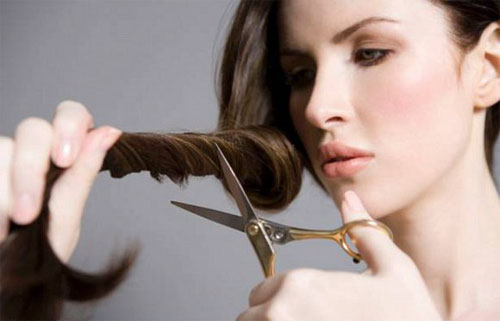 بريطانيات يبعن شعرهن لتغطية نفقاتهن الدراسية