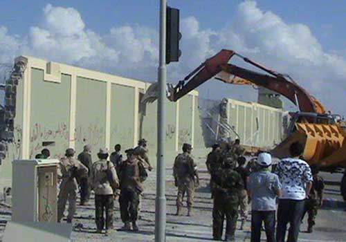 ازالة المقر السابق للقذافي بباب العزيزية لاقامة حدائق عامة ومركز ثقافي مكانه