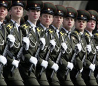 روسيا تستعرض عضلاتها ..وتحذر  خصومها من \"المغامرات العسكرية\"