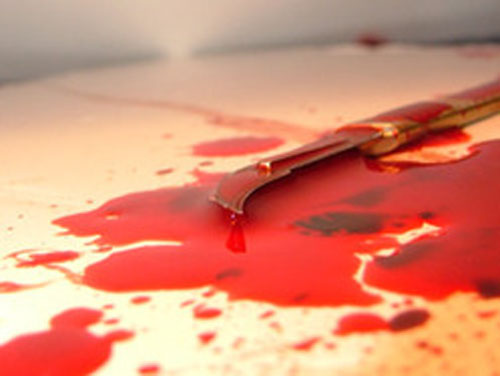 شاب مصري يقطع يديه لكي يمنع نفسه من ممارسة السرقة!