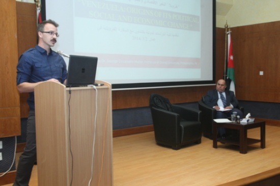 خبير دولي يعرض تجربة فنزويلا  في " الأردنية "