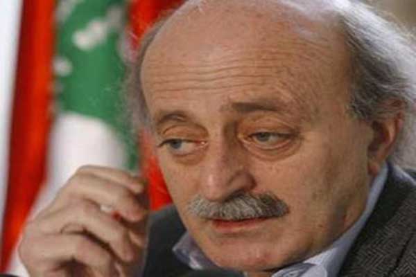 جنبلاط: لا شك بفاعلية صواريخ المقاومة ولكن من حق اللبنانيين السؤال عن مصيرهم جنبلاط: لا شك بفاعلية صواريخ المقاومة ولكن من حق اللبنانيين السؤال عن مصيرهم