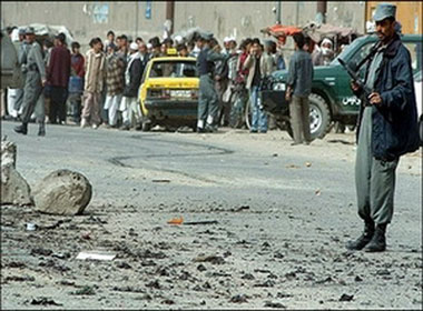 مقتل 11 مدنيا في انفجار عبوتين في افغانستان 