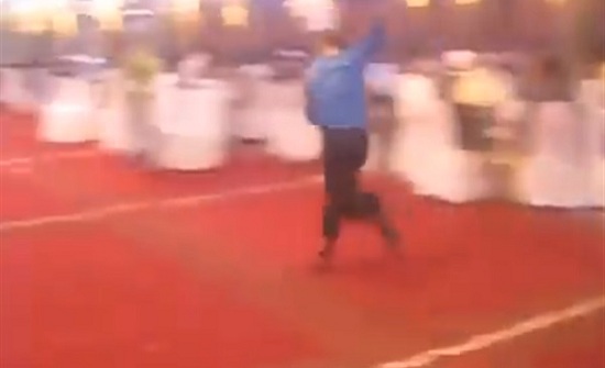 شاهد.. مطعم "هات الأكل بسرعة".."الجرسون بيجري" شاهد.. مطعم "هات الأكل بسرعة".."الجرسون بيجري"