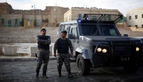 الكرك : القبض على مطلوب في قريفلا  - تفاصيل