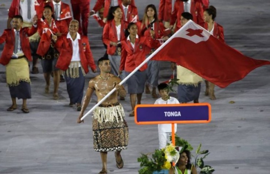 فيديو| لاعب يأسر قلوب المشاهدين في افتتاح الاولمبياد .. و السبب!