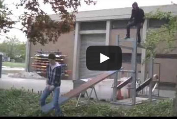 مواقف تجمع بين الألم والسعادة