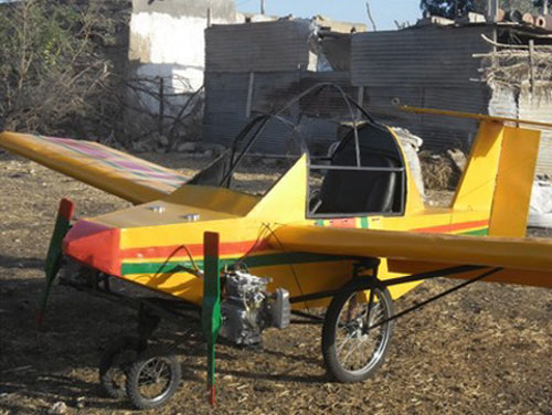 شاب مغربي يخترع طائرة مروحية من "الخردة"