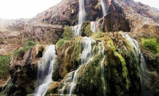 اقامة ساحات وموقف للمركبات في موقع عفرا السياحي