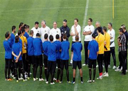 المنتخب الوطني لكرة القدم يواصل تدريباته السبت