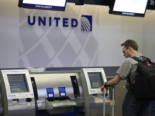 اتهام أمريكي بالاعتداء جنسيا على امرأة نائمة بالطائرة