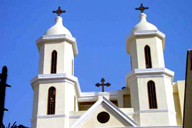 انفجار قنبلتين امام كنيسة في القاهرة 