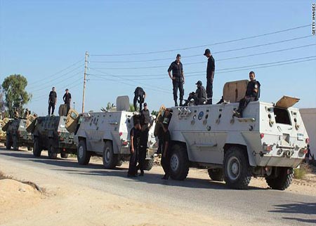 مصر: بدو يضرمون النار بسيارة شرطة بعد مقتل اثنين منهم مصر: بدو يضرمون النار بسيارة شرطة بعد مقتل اثنين منهم
