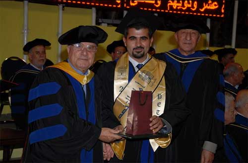 رئيس جامعة البترا يرعى حفل تخريج الفوج الثامن عشر رئيس جامعة البترا يرعى حفل تخريج الفوج الثامن عشر
