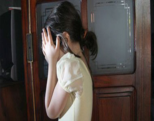 اتهام بحريني باغتصاب بناته الأربع طيلة 17 عاما اتهام بحريني باغتصاب بناته الأربع طيلة 17 عاما