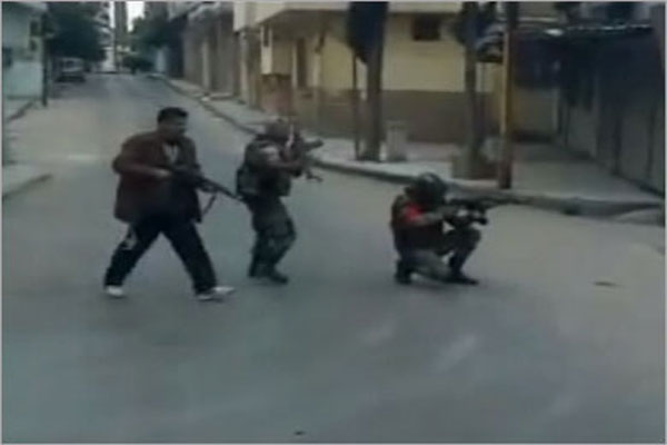 الجيش السورى الحر يقتحم مقر فرع المداهمة بحلب