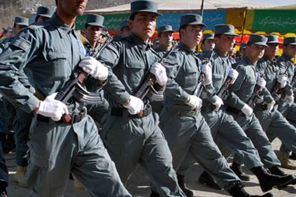 احتجاز وتسريح مئات الجنود الافغان لصلتهم بالمتمردين