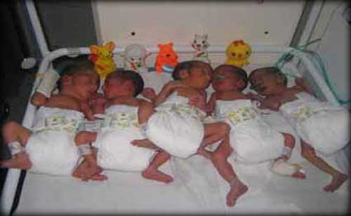 استرالية لديها 12 طفلاً وتنجب 5 توائم