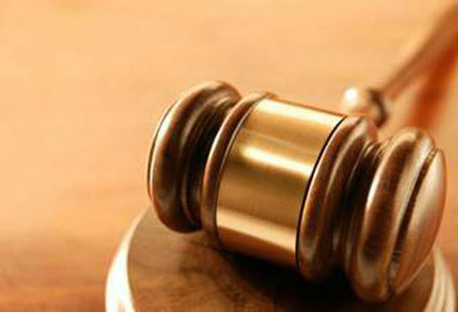 تركية تقتل مغتصبها وتقطع رأسه وتتجول بها في قريتها