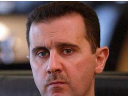 إعلامي منشق: الأسد ينام ساعة واحدة ويشاهد 16 قناة