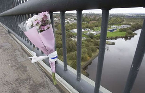 صوّر مشهد انتحارها.. ليبرئ نفسه من دمائها