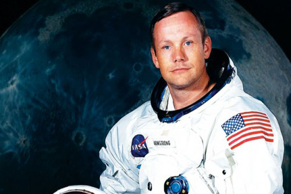 نيل أرمسترونغ سيدفن في البحر