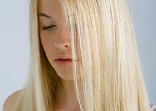 فيتنامية تتخلى عن شعرها لتتابع دراستها