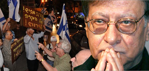 اسرائيليون يتظاهرون ضد الشاعر محمود درويش في حيفا !