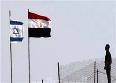 مصر: الجيش ينسّق مع إسرائيل ويتعهد التزام معاهدة السلام