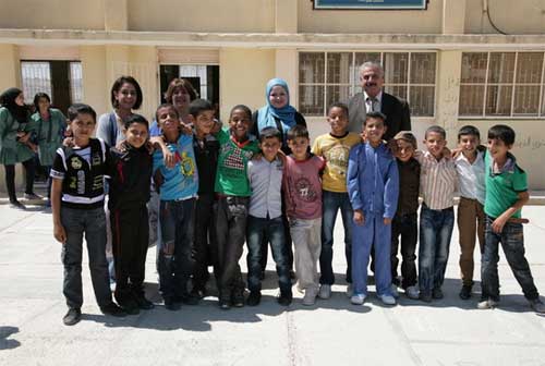 الزيتونة توزع حقائب مدرسية بمناسبة العام الدراسي الجديد الزيتونة توزع حقائب مدرسية بمناسبة العام الدراسي الجديد