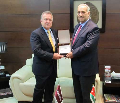 جامعة الشرق الأوسط تستفيد من الخبرات الأميركية لتطوير مخرجاتها الأكاديمية جامعة الشرق الأوسط تستفيد من الخبرات الأميركية لتطوير مخرجاتها الأكاديمية