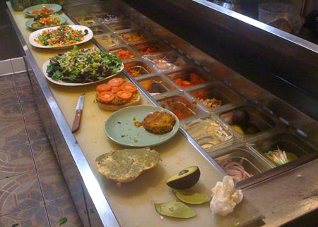 مادبا: اغلاق وايقاف 13 منشأة غذائية مخالفة 