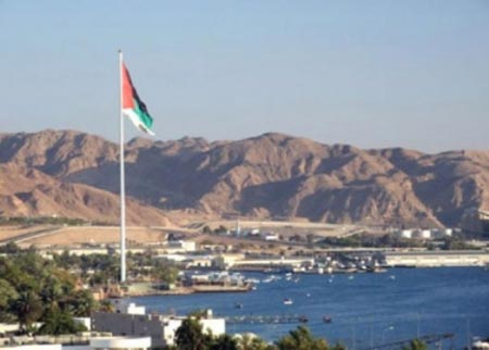 رئيس سلطة العقبة يوعز بإعادة 61 عاملا مفصولا  