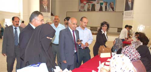 المساعفة يتفقد سير عملية التسجيل في "الطفيلة التقنية" المساعفة يتفقد سير عملية التسجيل في "الطفيلة التقنية"