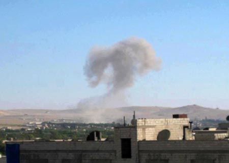 قصف صاروخي عنيف على اللجاة أهم معاقل "الحر" بدرعا