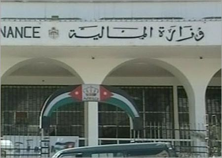 وزير المالية يلتقي وفد صندوق ابو ظبي للتنمية 