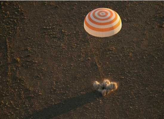 مظلي يلقى مصرعه في قفزة من 3000 متر