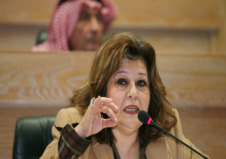 النائب الروسان تطالب الحكومة بتوفير ازواج يحملون الجنسية الاردنية لاغلاق ملف تجنيس ابناء الاردنيات المتزوجات من اجانب النائب الروسان تطالب الحكومة بتوفير ازواج يحملون الجنسية الاردنية لاغلاق ملف تجنيس ابناء الاردنيات المتزوجات من اجانب