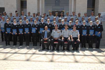 الدفاع المدني تحتفل بتخريج الفوج الرابع  لطلبة دبلوم الإسعاف الفوري من كليتها 