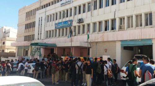 الزرقاء : اعتصام لطلبة التوجيهي الصناعي الزرقاء : اعتصام لطلبة التوجيهي الصناعي
