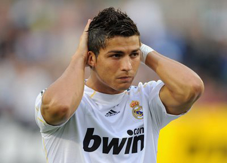 غالبية جماهير ريال مدريد ترفض التجديد لرونالدو بعقد مدى الحياة غالبية جماهير ريال مدريد ترفض التجديد لرونالدو بعقد مدى الحياة