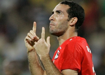 جماهير الاهلي تتبرع بتسديد غرامة أبو تريكة بالجنيه المعدني جماهير الاهلي تتبرع بتسديد غرامة أبو تريكة بالجنيه المعدني