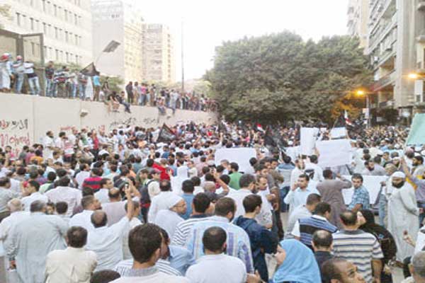 القاهرة تتعهد حماية سفارة أميركا وتظاهرات لـ«الإخوان» الخميس