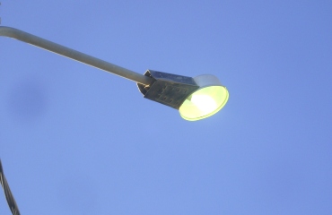 مناطق وطرق في بصيرا والقادسية تعاني نقص المظلات والانارة