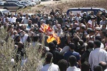 محتجون امام السفارة الاميريكيه:الشعب يريد اسقاط السفير (تحديث صور و فيديو ) محتجون امام السفارة الاميريكيه:الشعب يريد اسقاط السفير (تحديث صور و فيديو )