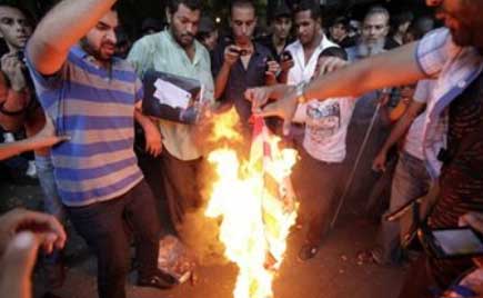 نصرة للنبي محمد مسيرات جماهيرية في المحافظات الفلسطينية  تندد بالفيلم المسيء