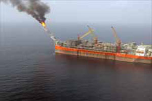 احتجاز 15 اجنبيا رهائن على متن سفينة في نيجيريا  