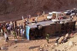 3 وفيات و21 اصابة بانقلاب حافلة في منطقة المريغة 3 وفيات و21 اصابة بانقلاب حافلة في منطقة المريغة