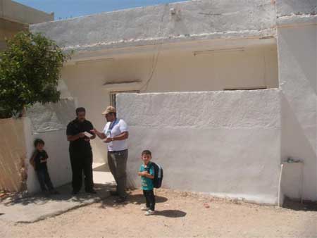 شباب كلنا الاردن تكثف حملتها في الاحياء السكنية والجامعات 